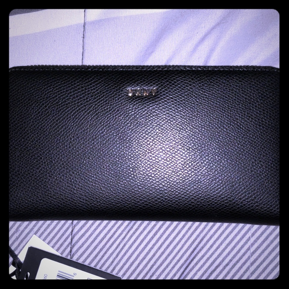 Dkny wallet
